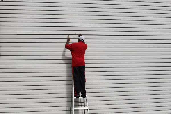 Cost of Siding Reattachment in Bend